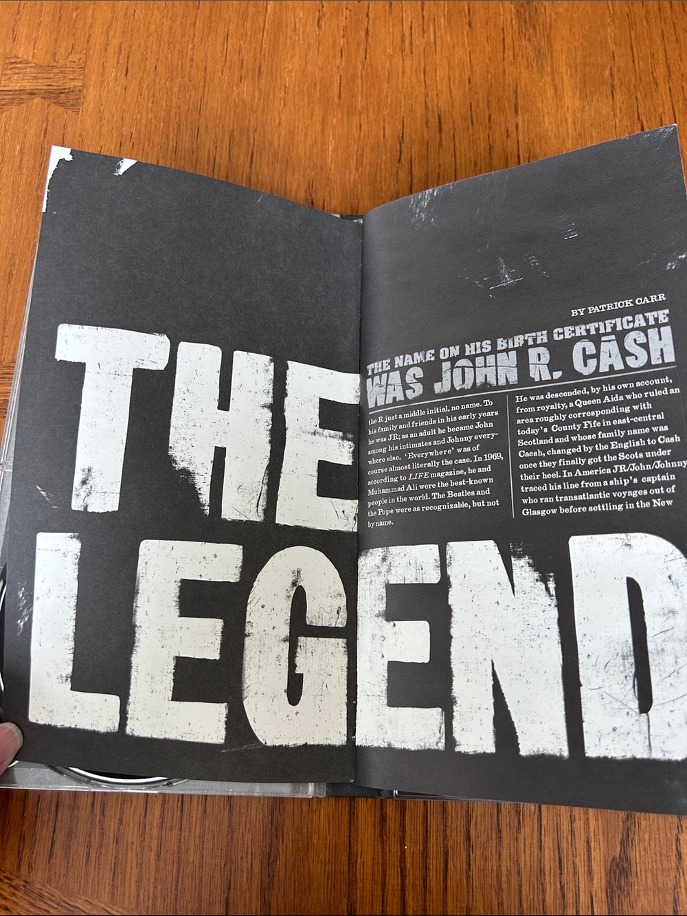 Johnny Cash. CASH THE LEGEND Boxed CD set with Biography - Collector’s Item - Picture 3 of 6